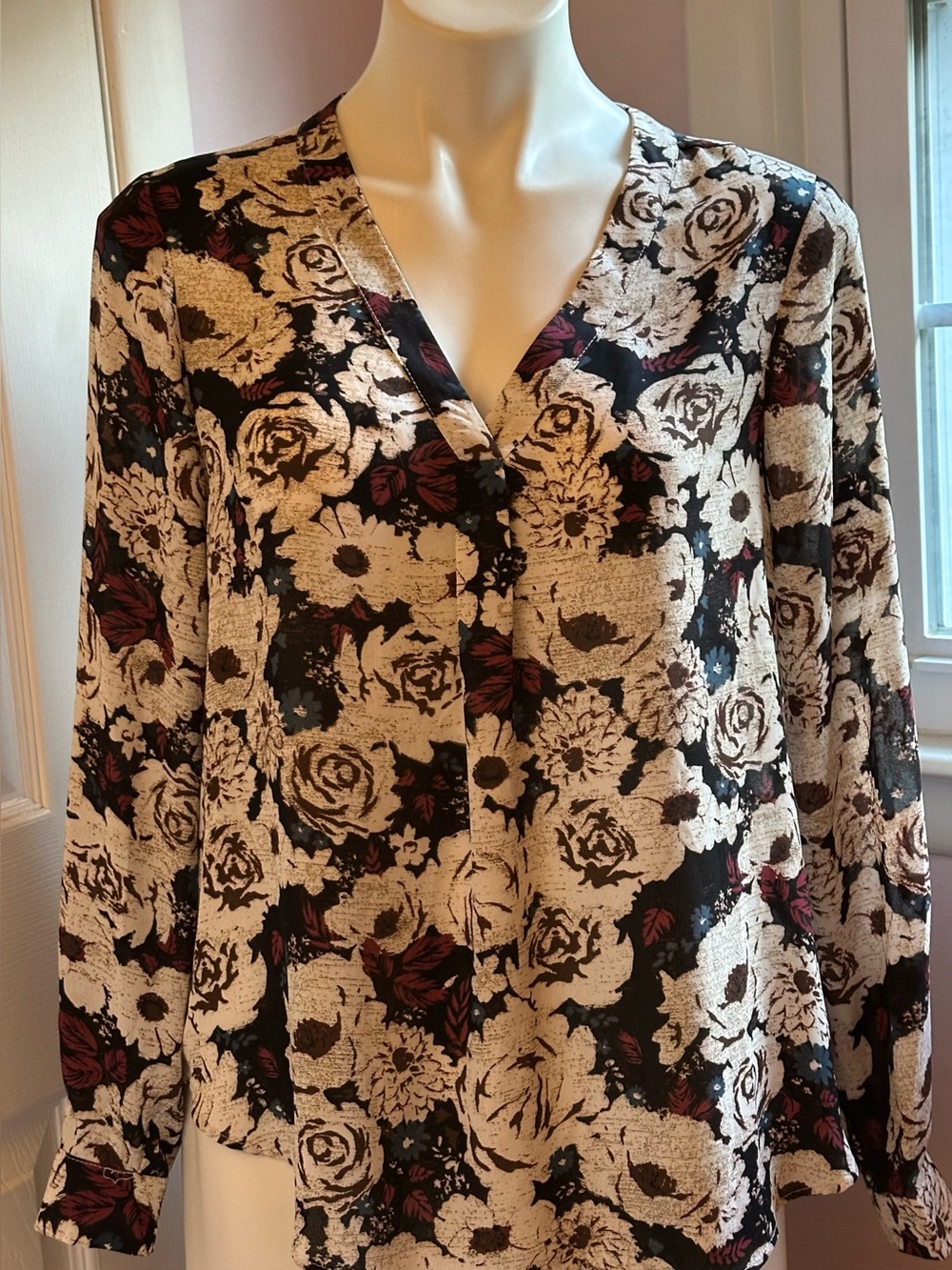 ROSE & OLIVE Red White Blue Brown Floral Leaves Chiffon Print V-Neck Blouse Sz S